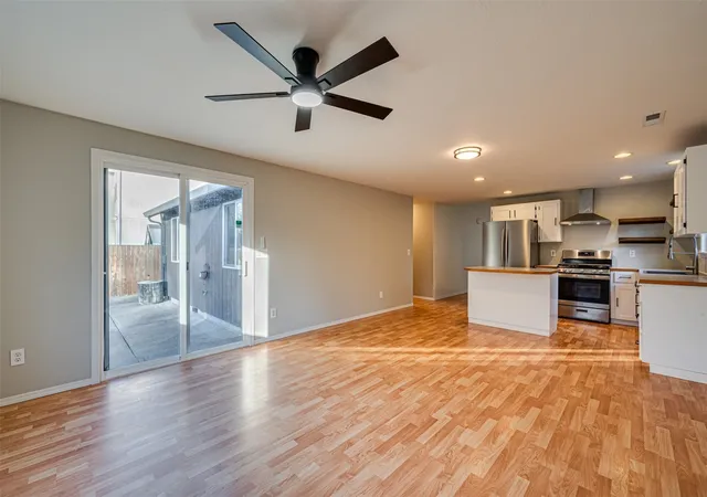 Photo 2 of Single family home for sale at 320 NW 25th Place, Battle Ground, WA 98604 | MLS# NWM2596282 | Listing updated on 2026-10-21