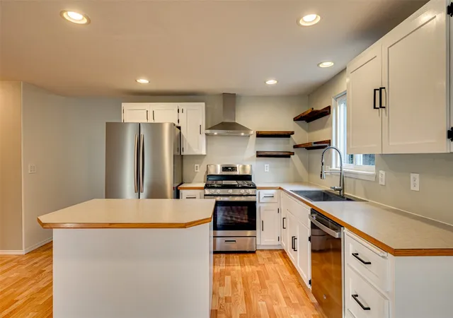 Photo 3 of Single family home for sale at 320 NW 25th Place, Battle Ground, WA 98604 | MLS# NWM2596282 | Listing updated on 2026-10-21