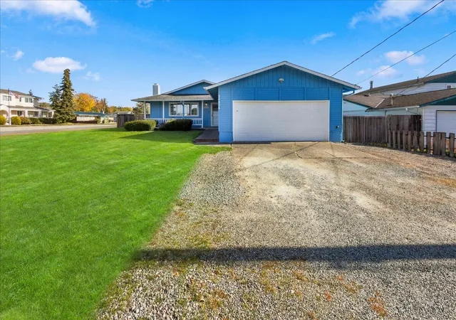 Photo 2 of Single family home for sale at 24404 14th Avenue S, Des Moines, WA 98198 | MLS# NWM2596289 | Listing updated on 2026-10-22