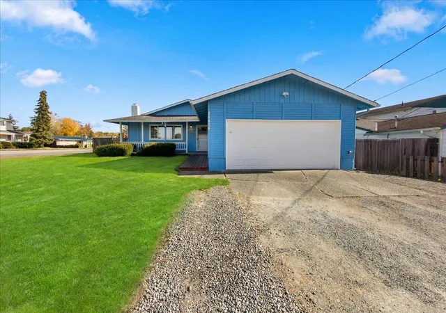 Photo 3 of Single family home for sale at 24404 14th Avenue S, Des Moines, WA 98198 | MLS# NWM2596289 | Listing updated on 2026-10-22
