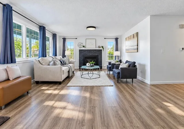 Photo 3 of Single family home for sale at 24404 14th Avenue S, Des Moines, WA 98198 | MLS# NWM2596289 | Listing updated on 2026-10-22