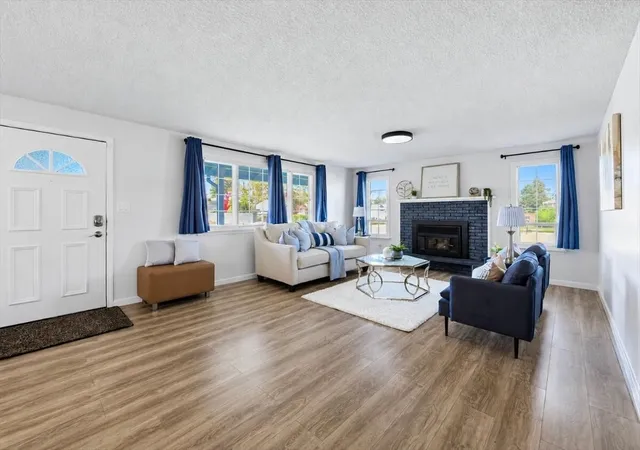 Photo 4 of Single family home for sale at 24404 14th Avenue S, Des Moines, WA 98198 | MLS# NWM2596289 | Listing updated on 2026-10-22