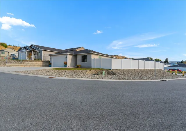 Single family home for sale at 2243 SE Marlette Rd, East Wenatchee, WA 98802 | MLS# NWM2596303