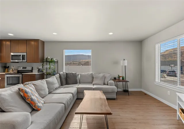 Photo 4 of Single family home for sale at 2243 SE Marlette Rd, East Wenatchee, WA 98802 | MLS# NWM2596303 | Listing updated on 2026-10-26