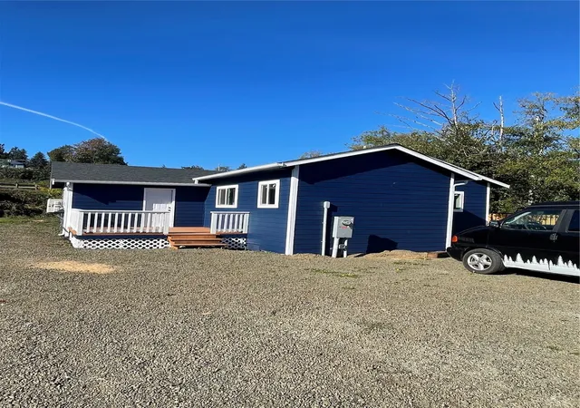 Photo 2 of Single family home for sale at 217 Bradford St, Raymond, WA 98577 | MLS# NWM2596348 | Listing updated on 2026-10-21