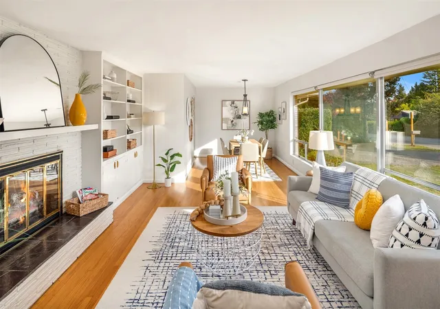 Photo 4 of Single family home for sale at 4127 93rd Avenue SE, Mercer Island, WA 98040 | MLS# NWM2596353 | Listing updated on 2026-10-23