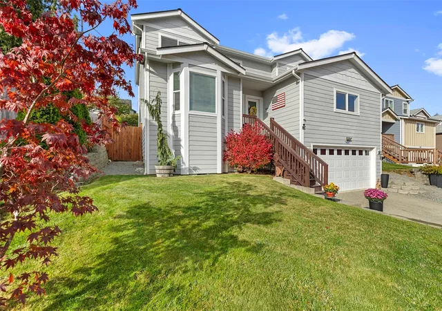 Photo 2 of Single family home for sale at 1484 W Gateway Hts Loop, Sedro Woolley, WA 98284 | MLS# NWM2596359 | Listing updated on 2026-10-25