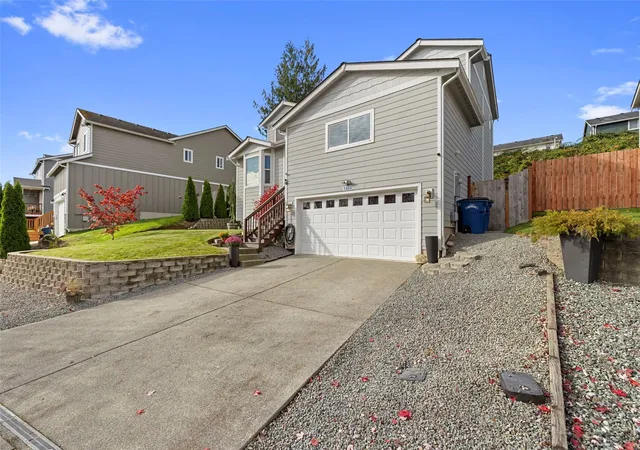 Photo 3 of Single family home for sale at 1484 W Gateway Hts Loop, Sedro Woolley, WA 98284 | MLS# NWM2596359 | Listing updated on 2026-10-25