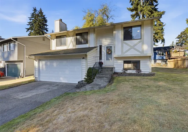 Single family home for sale at 33417 40th Avenue SW, Federal Way, WA 98023 | MLS# NWM2596375