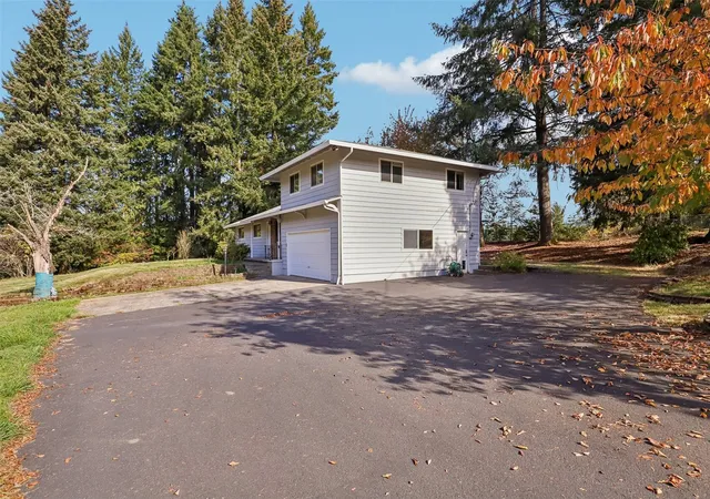 Photo 2 of Single family home for sale at 16906 NE 197th Avenue, Brush Prairie, WA 98606 | MLS# NWM2596377 | Listing updated on 2026-10-28