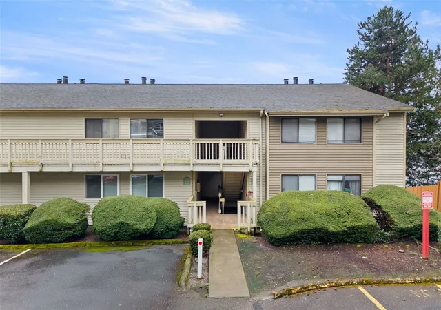 Photo 3 of Condo for sale at 1700 W Sunn Fjord Ln #L-110, Bremerton, WA 98312 | MLS# NWM2596389 | Listing updated on 2026-10-21