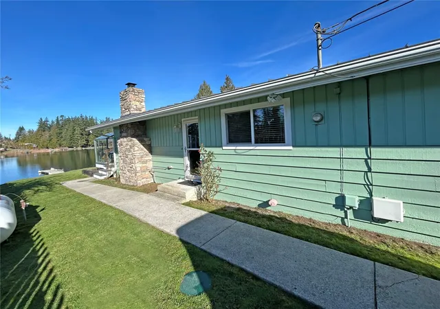 Photo 2 of Sale Pending at 8305 Lakewood Rd, Stanwood, WA 98292 | MLS# NWM2596412 | Listing updated on 2026-10-28