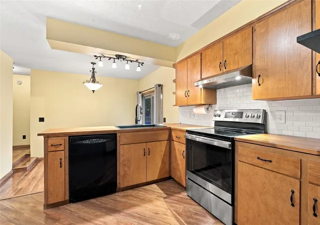 Photo 4 of Single family home for sale at 317 N 28th Avenue, Yakima, WA 98902 | MLS# NWM2596419 | Listing updated on 2026-10-21