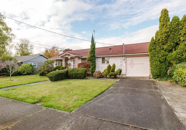 Photo 3 of Single family home for sale at 3011 Ryan Ave, Bremerton, WA 98310 | MLS# NWM2596425 | Listing updated on 2026-10-30