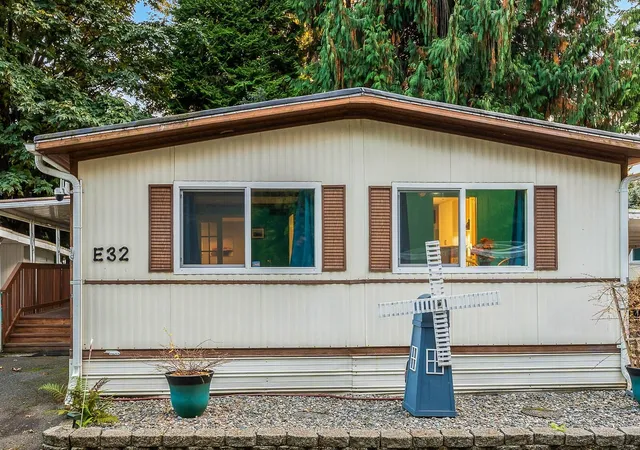 Photo 1 of Manufactured home for sale at 900 29th Street SE #E32, Auburn, WA 98002 | MLS# NWM2596458 | Listing updated on 2026-10-22