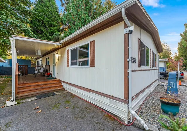 Photo 2 of Manufactured home for sale at 900 29th Street SE #E32, Auburn, WA 98002 | MLS# NWM2596458 | Listing updated on 2026-10-22