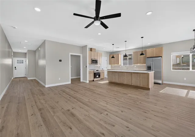 Photo 3 of Single family home for sale at 305 Hogan St, Sunnyside, WA 98944 | MLS# NWM2596478 | Listing updated on 2026-10-23