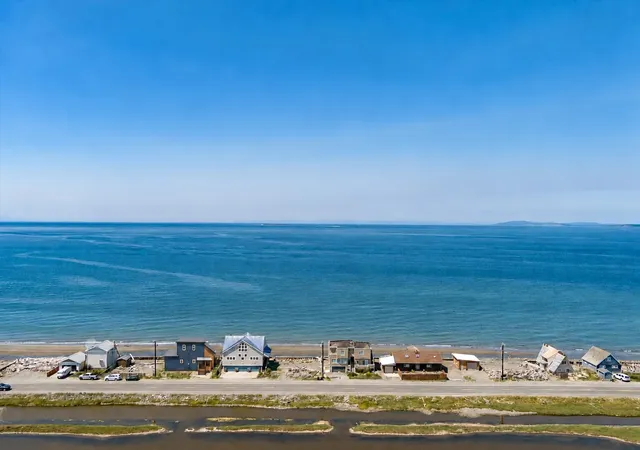 Photo 2 of Single family home for sale at 2511 W Beach Rd, Oak Harbor, WA 98277 | MLS# NWM2596494 | Listing updated on 2026-10-21