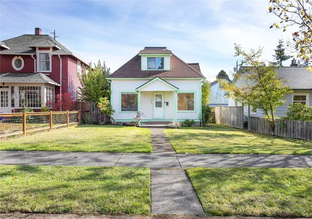 Photo 1 of Single family home for sale at 2332 Franklin St, Bellingham, WA 98225 | MLS# NWM2596534 | Listing updated on 2026-10-23