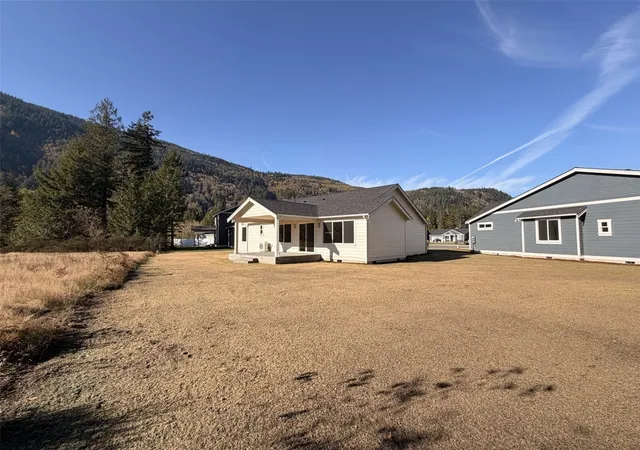 Photo 3 of Single family home for sale at 8138 Peaceful Valley Ct, Maple Falls, WA 98266 | MLS# NWM2596545 | Listing updated on 2026-10-23