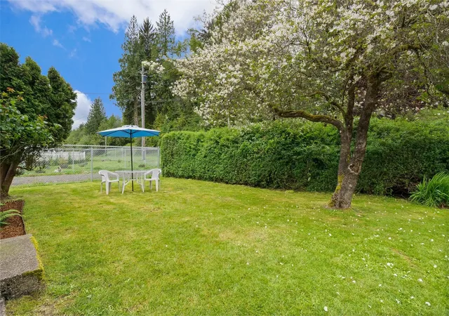 Photo 2 of Single family home for sale at 204 Pacific Ave, South Bend, WA 98586 | MLS# NWM2596548 | Listing updated on 2026-10-27