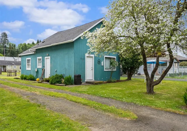 Photo 3 of Single family home for sale at 204 Pacific Ave, South Bend, WA 98586 | MLS# NWM2596548 | Listing updated on 2026-10-27