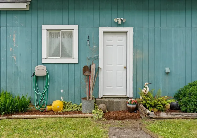 Photo 4 of Single family home for sale at 204 Pacific Ave, South Bend, WA 98586 | MLS# NWM2596548 | Listing updated on 2026-10-27