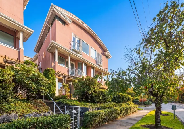 Condo for sale at 7700 E Green Lake Dr N #D4, Seattle, WA 98103 | MLS# NWM2596558