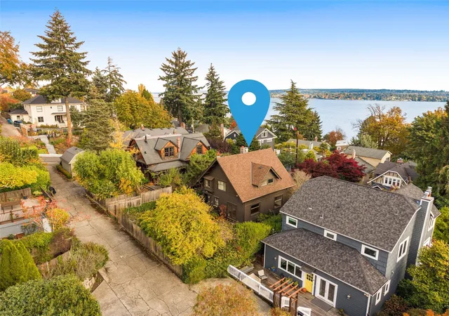 Photo 4 of Single family home for sale at 1123 38th Avenue, Seattle, WA 98122 | MLS# NWM2596565 | Listing updated on 2026-10-29