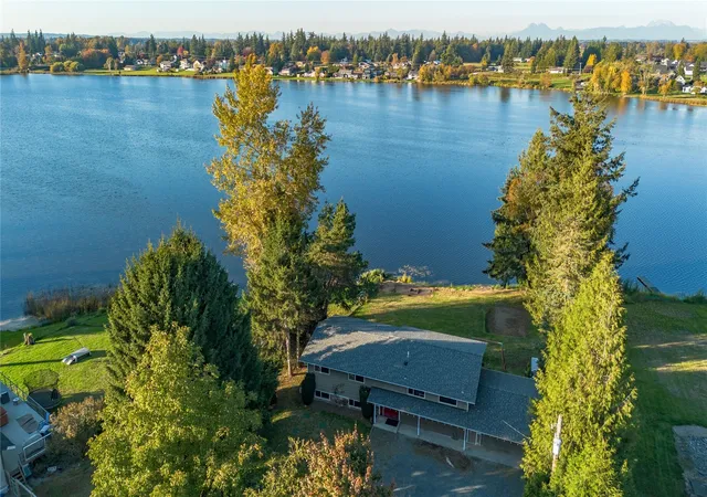 Single family home for sale at 286 E Bartlett Rd, Lynden, WA 98264 | MLS# NWM2596593