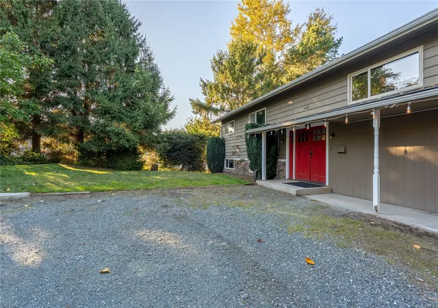 Photo 2 of Single family home for sale at 286 E Bartlett Rd, Lynden, WA 98264 | MLS# NWM2596593 | Listing updated on 2026-10-23
