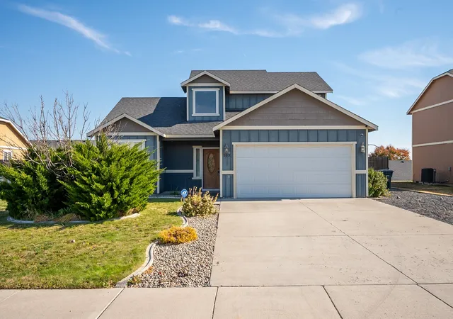 Single family home for sale at 509 N Florida St, Moses Lake, WA 98837 | MLS# NWM2596594