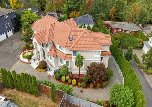 Photo 3 of Mansion for sale at 9216 132nd Avenue Ne, Redmond, WA 98052 | MLS# NWM2596597 | Listing updated on 2026-10-21