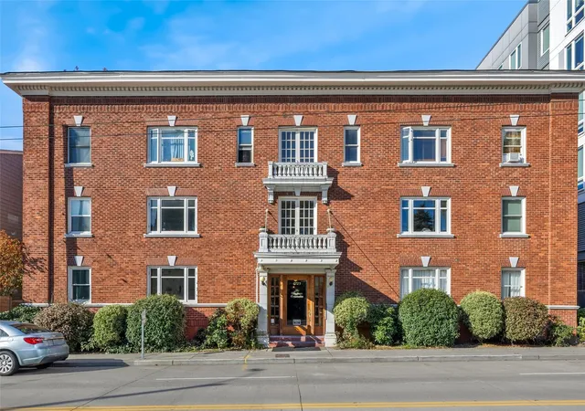 Photo 2 of Condo for sale at 4725 15th Avenue Ne #17, Seattle, WA 98105 | MLS# NWM2596598 | Listing updated on 2026-10-23
