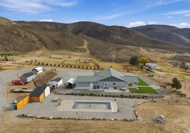 Photo 1 of Single family home for sale at 9 Buyas Dr, Orondo, WA 98843 | MLS# NWM2596602 | Listing updated on 2026-10-22