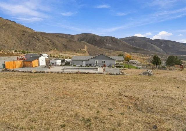 Photo 3 of Single family home for sale at 9 Buyas Dr, Orondo, WA 98843 | MLS# NWM2596602 | Listing updated on 2026-10-22