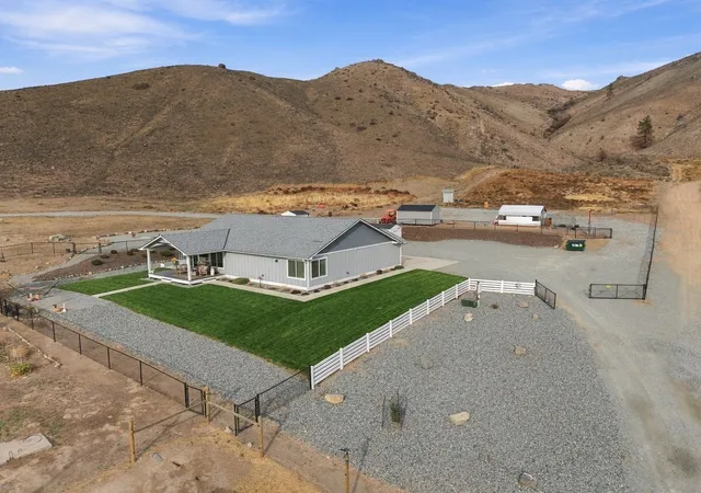 Photo 3 of Single family home for sale at 9 Buyas Dr, Orondo, WA 98843 | MLS# NWM2596602 | Listing updated on 2026-10-22