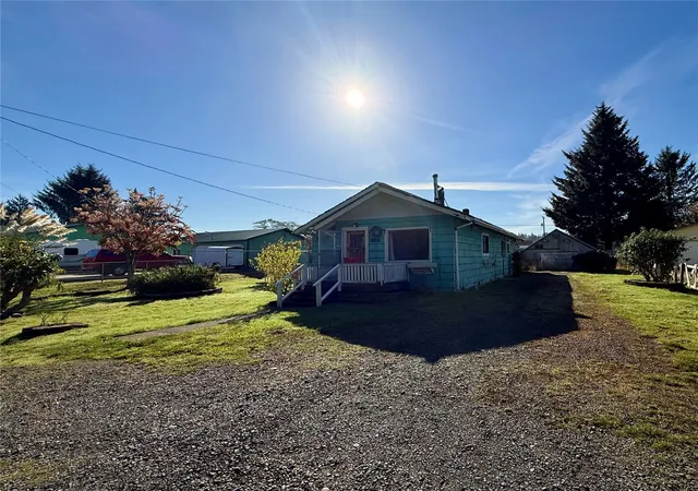 Photo 2 of Single family home for sale at 1015 Stockwell St, Aberdeen, WA 98520 | MLS# NWM2596629 | Listing updated on 2026-10-26