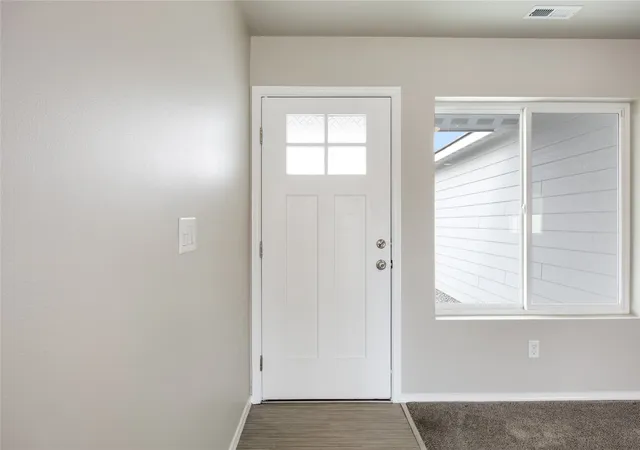 Photo 4 of Sale Pending at 1521 S Roberta St, Moses Lake, WA 98837 | MLS# NWM2596631 | Listing updated on 2026-10-26