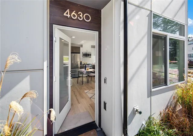 Townhouse for sale at 4630 Linden Ave N, Seattle, WA 98103 | MLS# NWM2596638