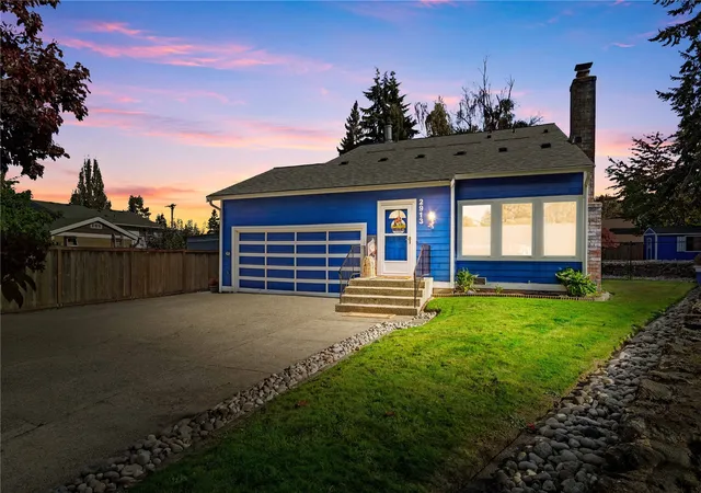 Single family home for sale at 2913 84th Avenue W, University Place, WA 98466 | MLS# NWM2596640