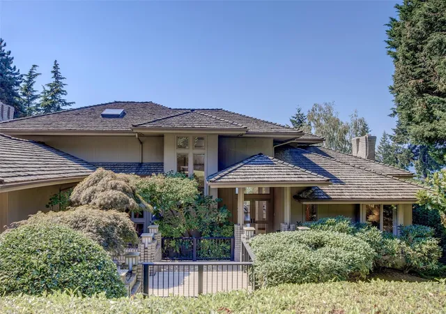 Photo 3 of Single family home for sale at 4715 81st Avenue SE, Mercer Island, WA 98040 | MLS# NWM2596645 | Listing updated on 2026-10-23