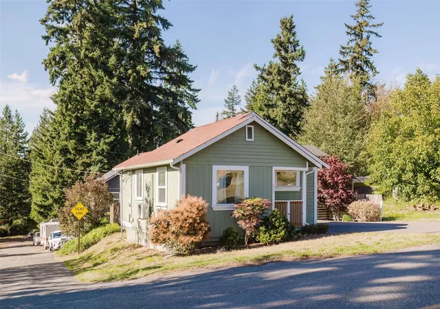 Photo 3 of Sale Pending at 335 Bremerton Blvd W, Bremerton, WA 98312 | MLS# NWM2596653 | Listing updated on 2026-10-25