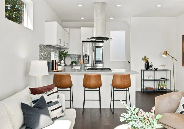 Photo 4 of Single family home for sale at 733 Martin Luther King Jr Way, Seattle, WA 98144 | MLS# NWM2596657 | Listing updated on 2026-10-24