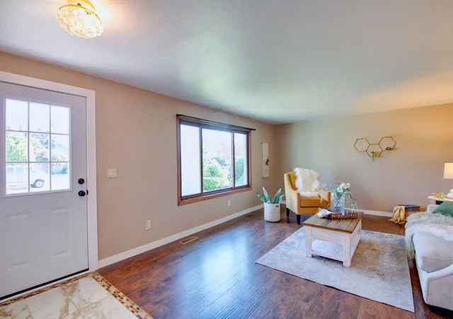 Photo 2 of Single family home for sale at 707 Kodiak Dr, Burlington, WA 98233 | MLS# NWM2596667 | Listing updated on 2026-10-27