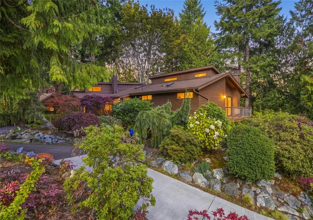 Single family home for sale at 4910 Seabreeze Way, Everett, WA 98203 | MLS# NWM2596669