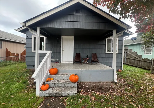 Single family home for sale at 264 21st Street, Longview, WA 98632 | MLS# NWM2596680