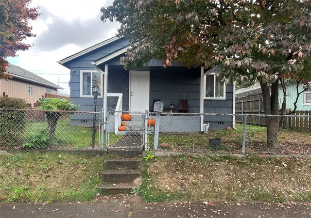 Photo 1 of Single family home for sale at 264 21st Street, Longview, WA 98632 | MLS# NWM2596680 | Listing updated on 2026-10-21