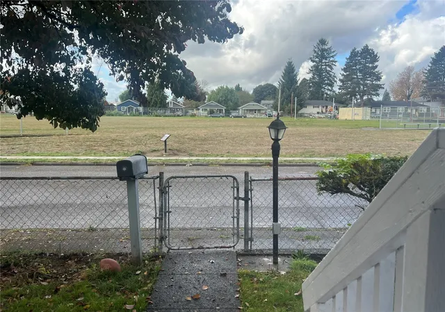 Photo 2 of Single family home for sale at 264 21st Street, Longview, WA 98632 | MLS# NWM2596680 | Listing updated on 2026-10-21