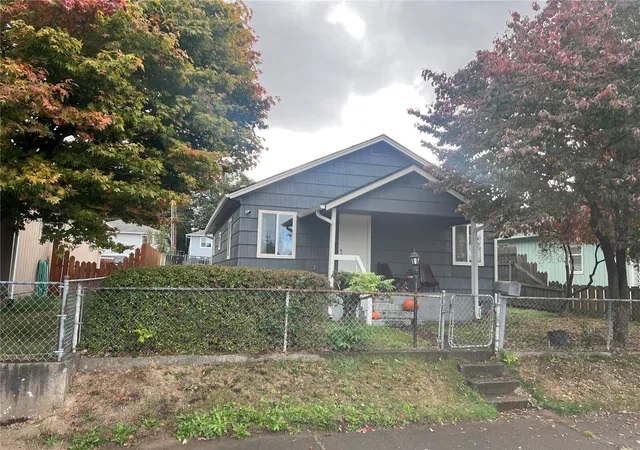Photo 4 of Single family home for sale at 264 21st Street, Longview, WA 98632 | MLS# NWM2596680 | Listing updated on 2026-10-21